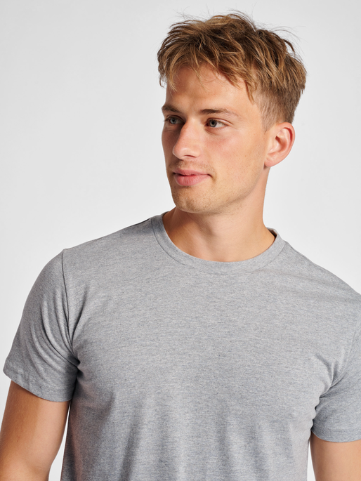 Camiseta Hummel roja de manga corta y corte pesado (para hombre)