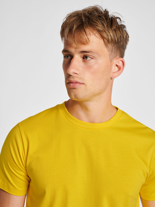 Camiseta Hummel roja de manga corta y corte pesado (para hombre)