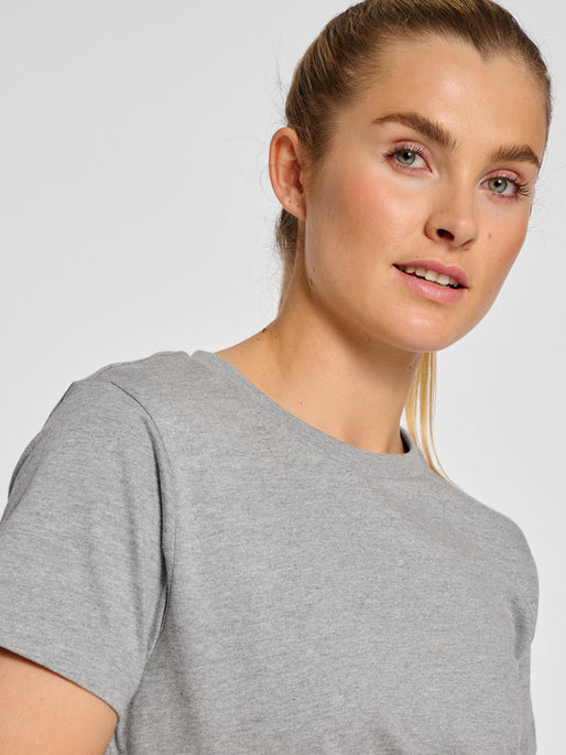 hummel Red Heavy SS T-Shirt (women's)