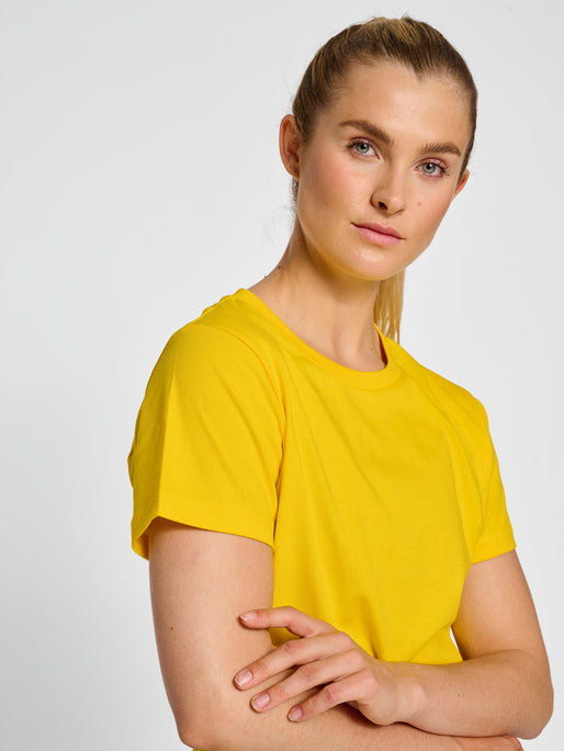 hummel Red Heavy SS T-Shirt (women's)