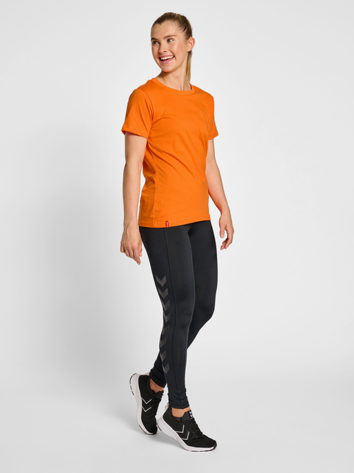 hummel Red Heavy SS T-Shirt (women's)
