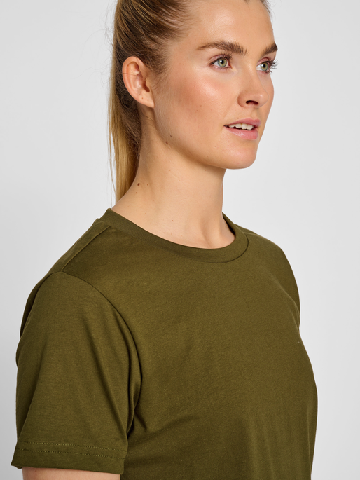 hummel Red Heavy SS T-Shirt (women's)