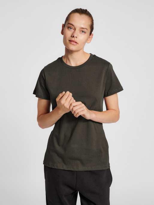 hummel Red Heavy SS T-Shirt (women's)