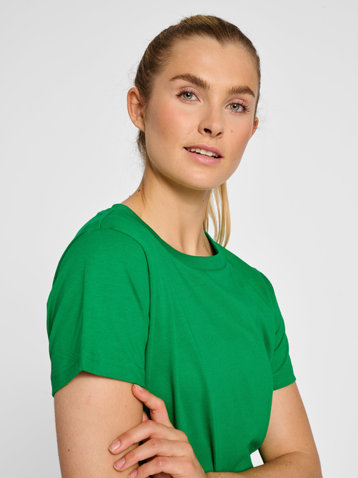 hummel Red Heavy SS T-Shirt (women's)