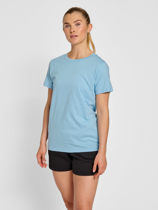 hummel Red Heavy SS T-Shirt (women's)