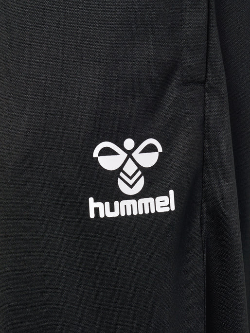 Traje con el logo de Hummel