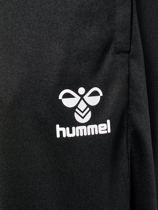 Traje con el logo de Hummel