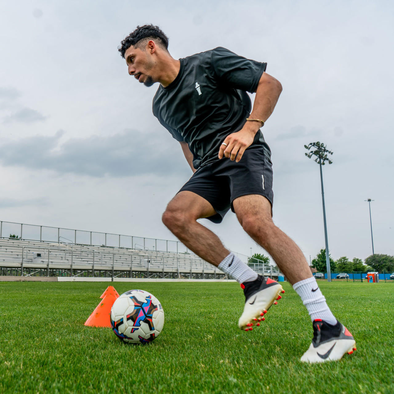 Juego de conos de vallas de tres posiciones de 12 pulgadas de Soccer Innovations