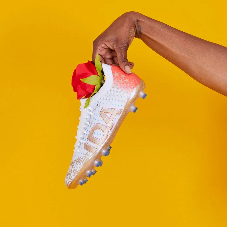 Pack IDA Edición Limitada 99er: Botas de fútbol ligeras Rise Elite para mujer FG/AG con calcetín